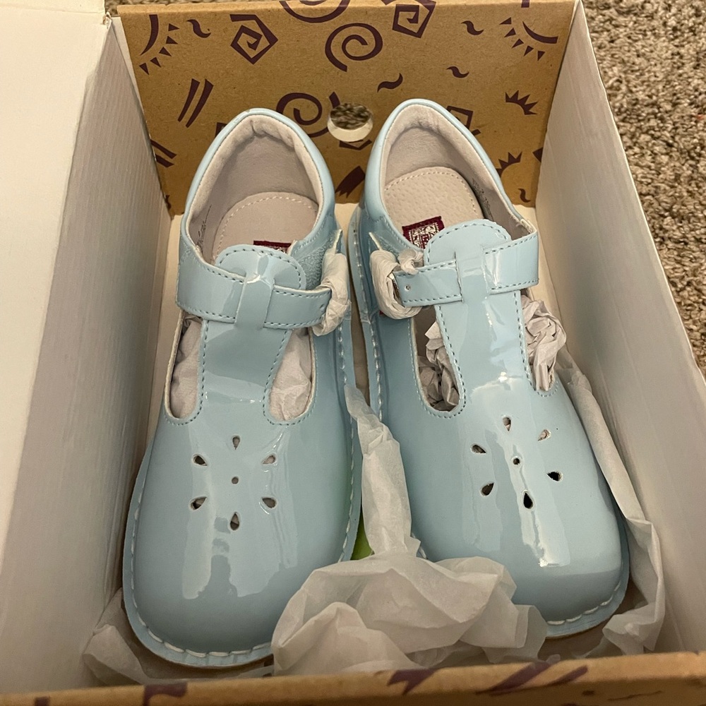Lamours size 2 new in box